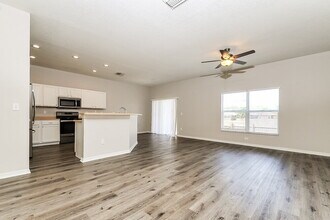 748 Star Pointe Dr in Seffner, FL - Foto de edificio - Building Photo