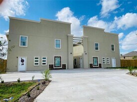 2101 Taxco Ct, Unit 2 in Edinburg, TX - Building Photo