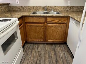 3437 E Cheyenne Ave in North Las Vegas, NV - Building Photo - Building Photo