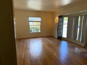 5408 1/2 Franklin Ave, Unit Franklin 1bd in Los Angeles, CA - Foto de edificio - Building Photo