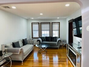 32 6th St in Medford, MA - Building Photo - Building Photo