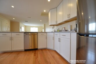 29 Fayette St, Unit 2 in Newton, MA - Foto de edificio - Building Photo