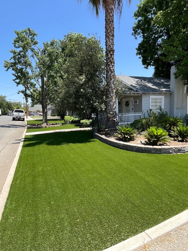 2401 Pacific Dr in Bakersfield, CA - Building Photo - Building Photo