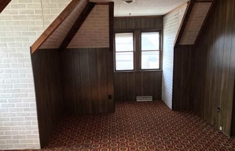 2411 Harlan St in Falls City, NE - Foto de edificio - Building Photo