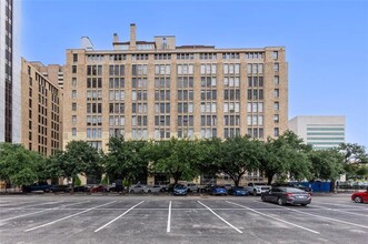 1122 Jackson St in Dallas, TX - Foto de edificio - Building Photo