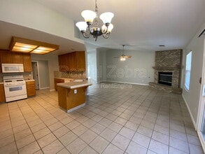 1239 El Portal Dr in Merced, CA - Building Photo - Building Photo