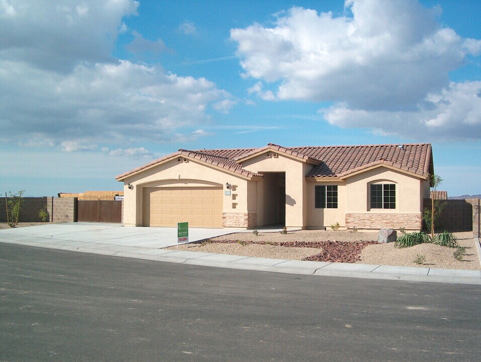 11730 E 28th Pl in Yuma, AZ - Foto de edificio