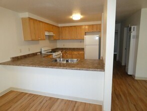 1025 W Boone St in Santa Maria, CA - Building Photo - Building Photo