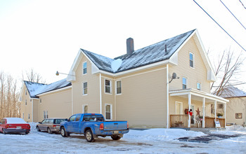 17 Autumn St in Gardiner, ME - Foto de edificio - Building Photo