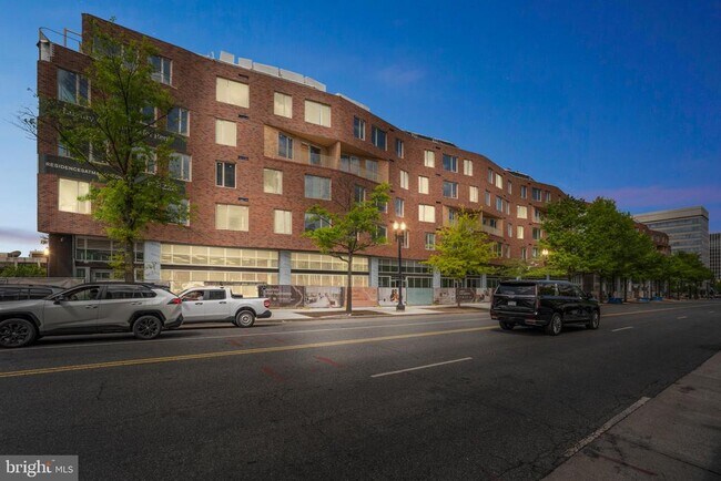 5300 Wisconsin Ave in Washington, DC - Building Photo - Building Photo