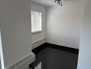 1835 Bloor St in Mississauga, ON - Building Photo - Building Photo