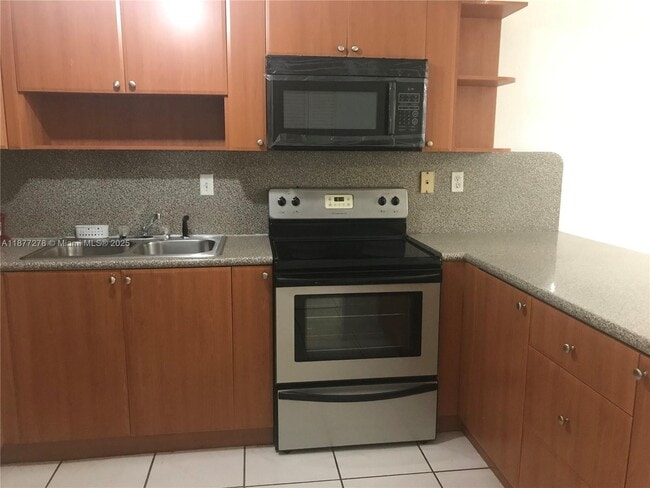 6095 W 19th Ave in Hialeah, FL - Building Photo - Building Photo