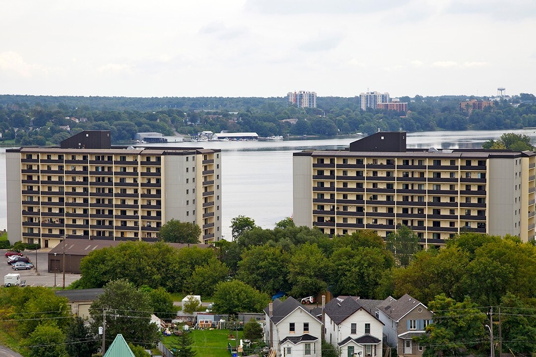 Village On The River in Kingston, ON - Building Photo