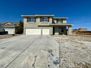 15082 Zircon Dr in Victorville, CA - Building Photo - Building Photo