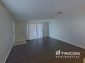 104 Edelweiss St in Las Vegas, NV - Building Photo - Building Photo