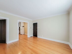 1946 W Wilson Ave, Unit 1P in Chicago, IL - Building Photo - Building Photo