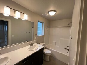 2234 E Tiger Lily Dr in Boise, ID - Building Photo - Building Photo