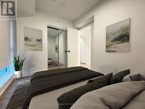 327 King St W in Toronto, ON - Building Photo - Building Photo