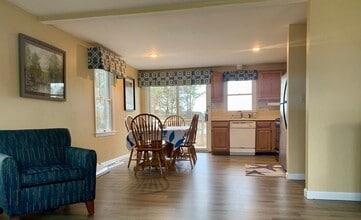 120 Wilfin Rd in South Yarmouth, MA - Foto de edificio - Building Photo