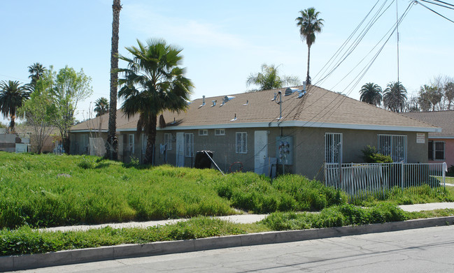 1157 N Lugo Ave in San Bernardino, CA - Foto de edificio - Building Photo