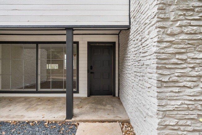 2204 Toro Canyon Rd in Austin, TX - Building Photo - Building Photo