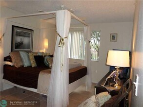 3870 Lyons Rd in Coconut Creek, FL - Foto de edificio - Building Photo
