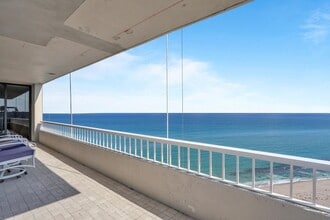 5510 N Ocean Dr, Unit 12B in Riviera Beach, FL - Building Photo - Building Photo