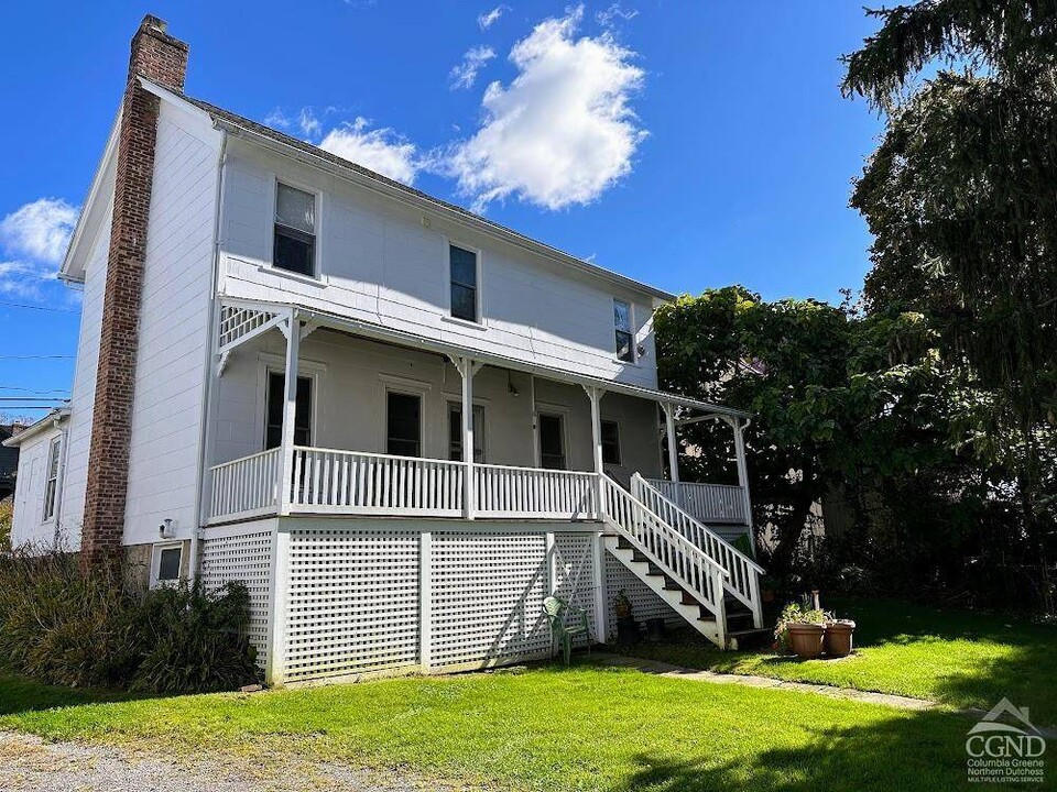 14 Anthony St in Hillsdale, NY - Foto de edificio