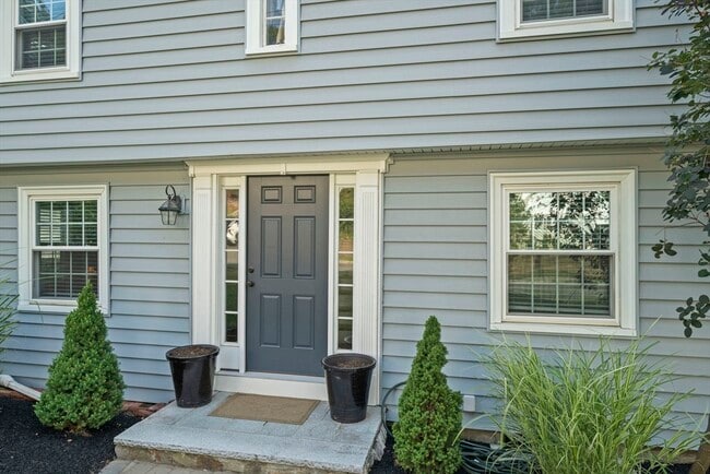 83 Forbes Hill Rd in Quincy, MA - Foto de edificio - Building Photo