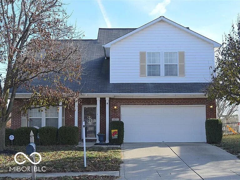 827 Taney Ct in Avon, IN - Building Photo