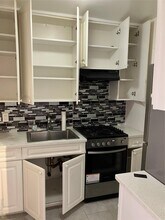 87-05-87166 166th St in Queens, NY - Foto de edificio - Building Photo