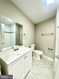 719 Reservoir St photo'