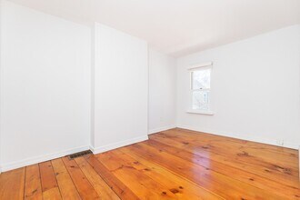 4 Cogswell Pl in Cambridge, MA - Building Photo - Building Photo