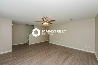 223 Quiet Ln in La Vergne, TN - Foto de edificio - Building Photo