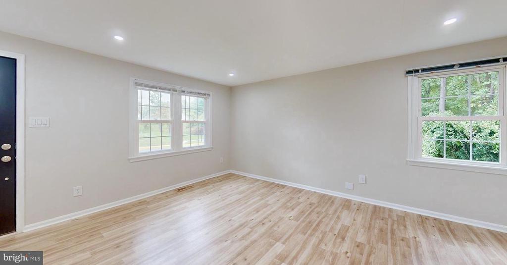 6542 Birchleigh Way in Alexandria, VA - Foto de edificio