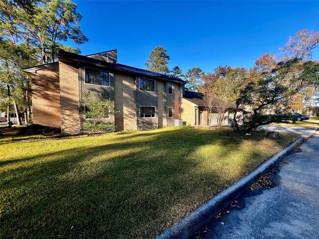2002 Tucumcari Dr in Houston, TX - Building Photo - Building Photo