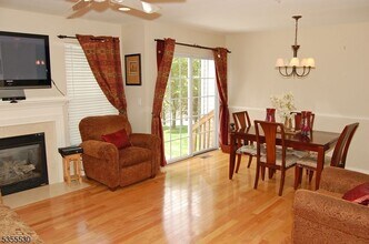 906 Wendover Ct in Randolph, NJ - Building Photo - Building Photo