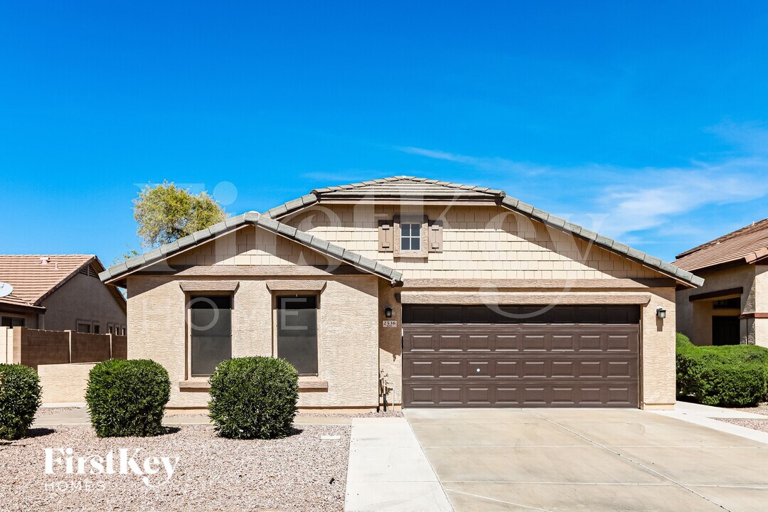 2536 W Bartlett Way in Queen Creek, AZ - Foto de edificio