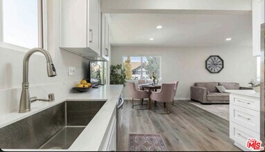 817 N Kingsley Dr in Los Angeles, CA - Building Photo - Building Photo