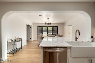 2301 E Osborn Rd in Phoenix, AZ - Building Photo - Building Photo