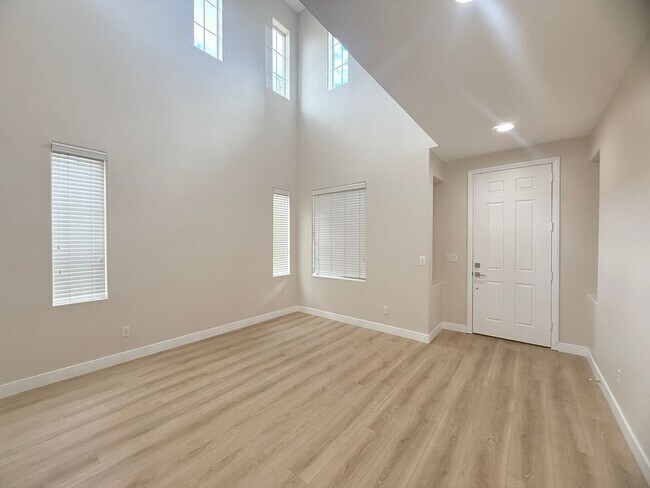 11904 Amistoso Ln in Las Vegas, NV - Building Photo - Building Photo