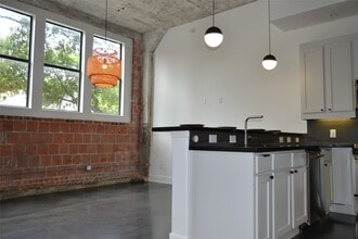 2323 Polk St in Houston, TX - Building Photo - Building Photo