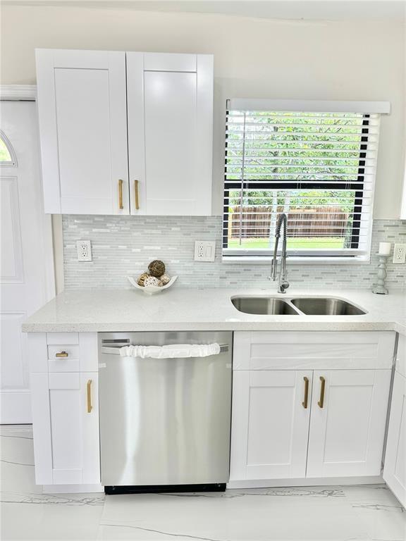 1783 Lauderdale Manor Dr in Fort Lauderdale, FL - Building Photo - Building Photo