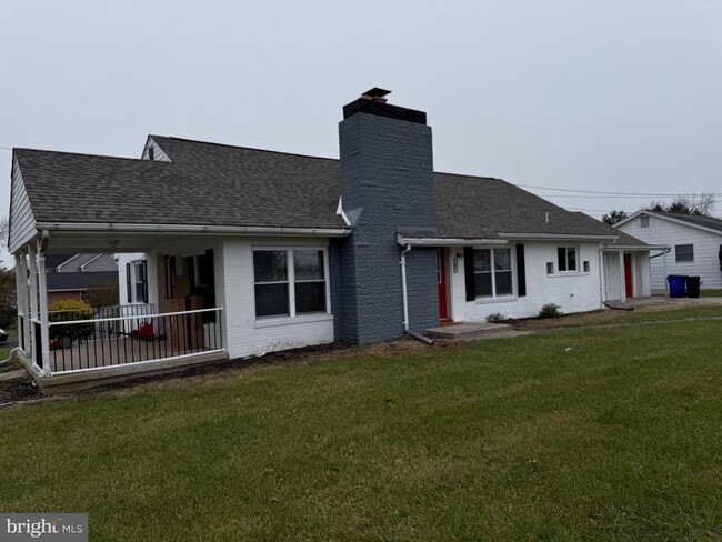 property at 606 E Main St