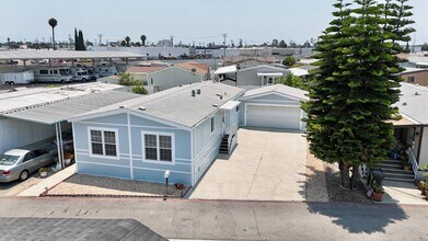 4 Magnolia Via in Fullerton, CA - Building Photo - Building Photo