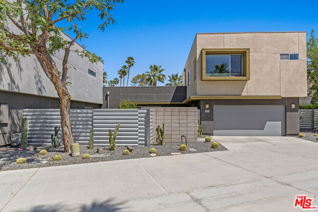 1052 Audrey Dr in Palm Springs, CA - Building Photo - Building Photo