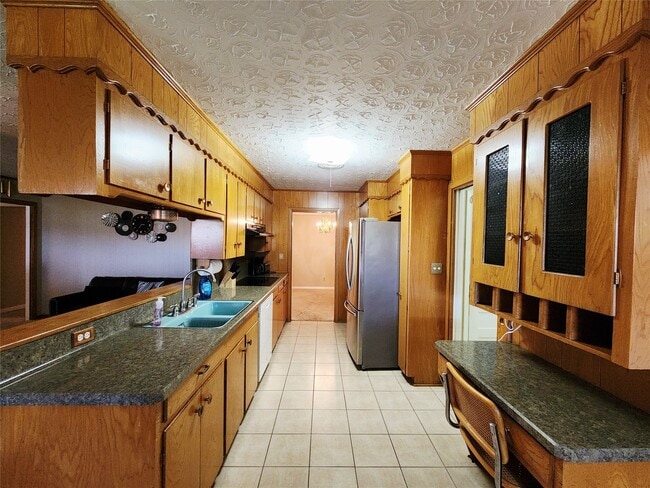 property at 1702 Ivie Lee St