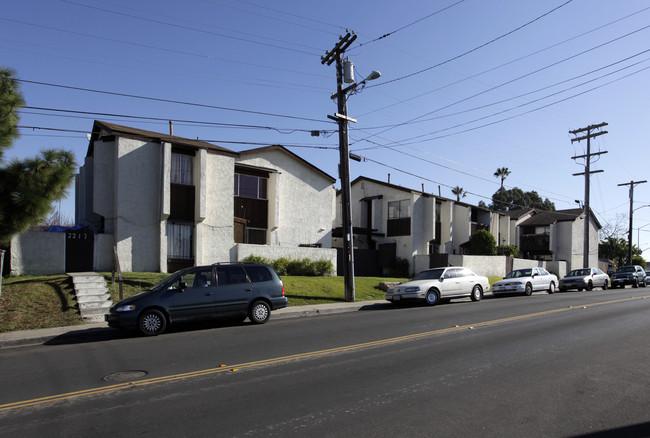 2201-2229 Comstock St in San Diego, CA - Building Photo - Building Photo