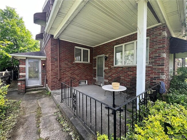 562 26th St in Niagara Falls, NY - Foto de edificio - Building Photo