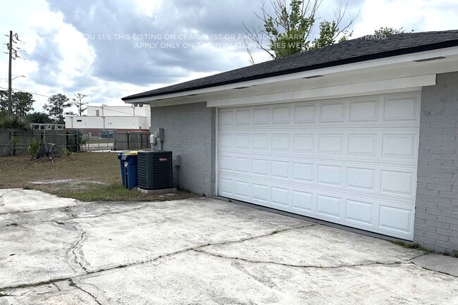 6196 Raintree Rd in Jacksonville, FL - Building Photo - Building Photo